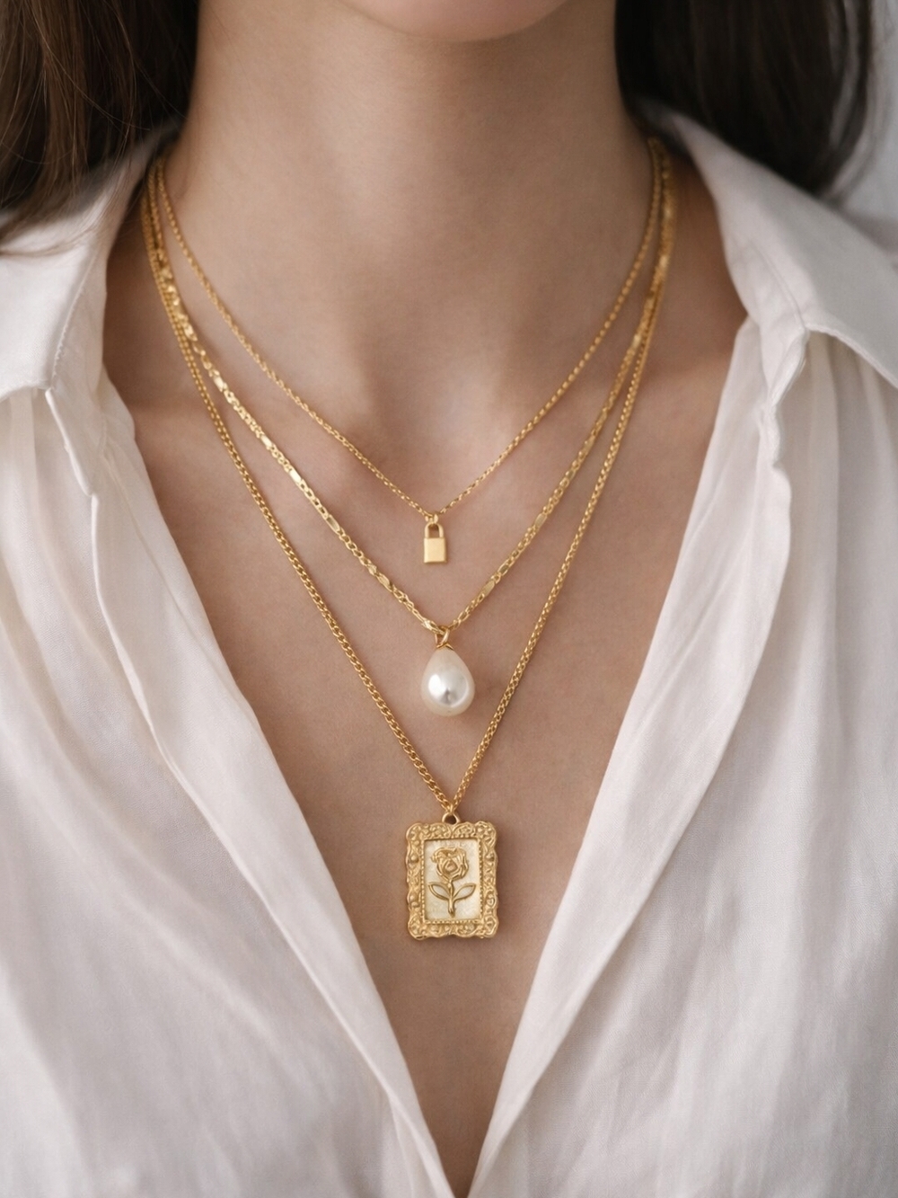 Gold Layered Pendant Necklace Set with Pearl and Floral Design NWT - Picture 3 of 3